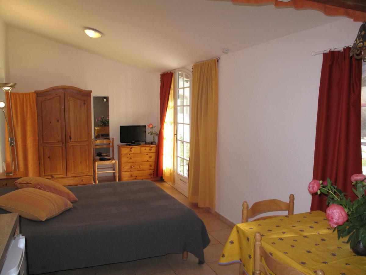 Residence Miro, Gites Avec Piscine Chauffee Et Tennis Les Arcs-sur-Argens Ngoại thất bức ảnh