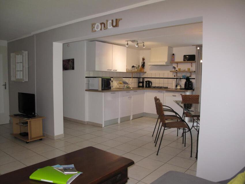 Residence Miro, Gites Avec Piscine Chauffee Et Tennis Les Arcs-sur-Argens Ngoại thất bức ảnh